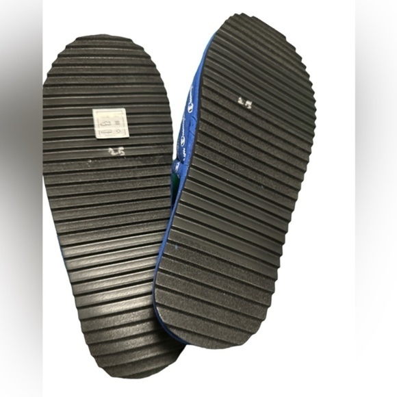 Champion fur lined slides​​